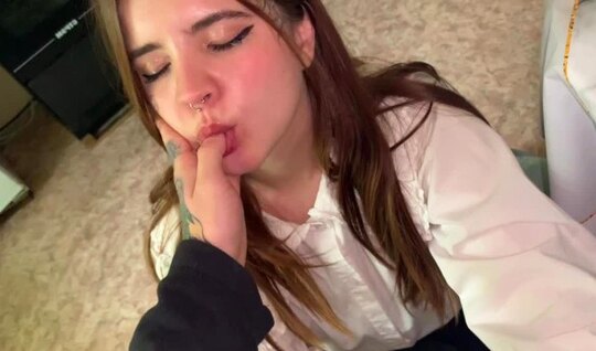 Русская студентка как возвращается домой, так сразу сосет