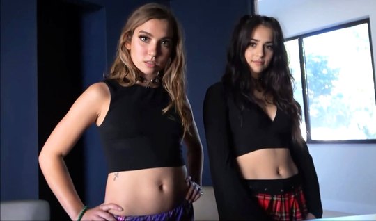 Девушки в домашнем порно готовы дарить кайф одному парню