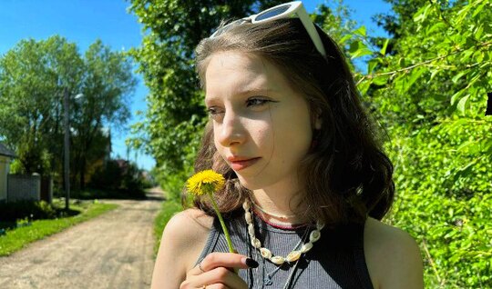 Пришла к пикаперу домой чтобы член пососать и потрахаться