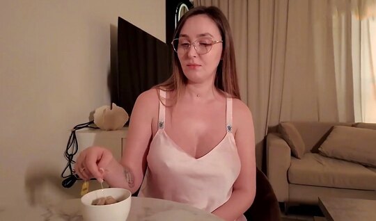 Пасынок соблазнил мамку с большой задницей на секс