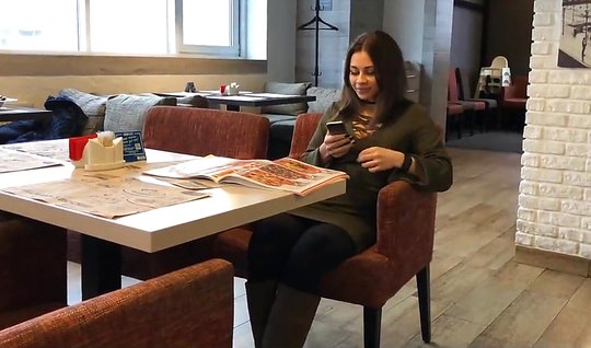 Русский пикапер развел на минет незнакомку и дал ей в рот в туалете кафе