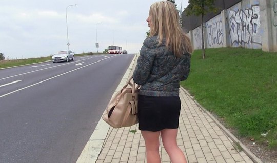 Пикап блондинки завершается страстным сексом и минетом в машине